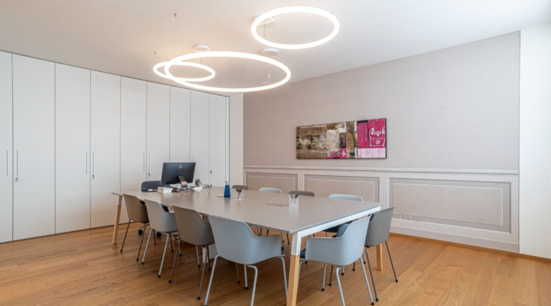 Stile classico integrato a linee moderne progettato per lo studio notarile Dami