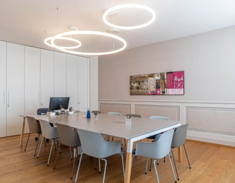 Stile classico integrato a linee moderne progettato per lo studio notarile Dami