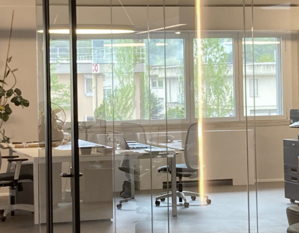 Progettare un ufficio con pareti vetrate
